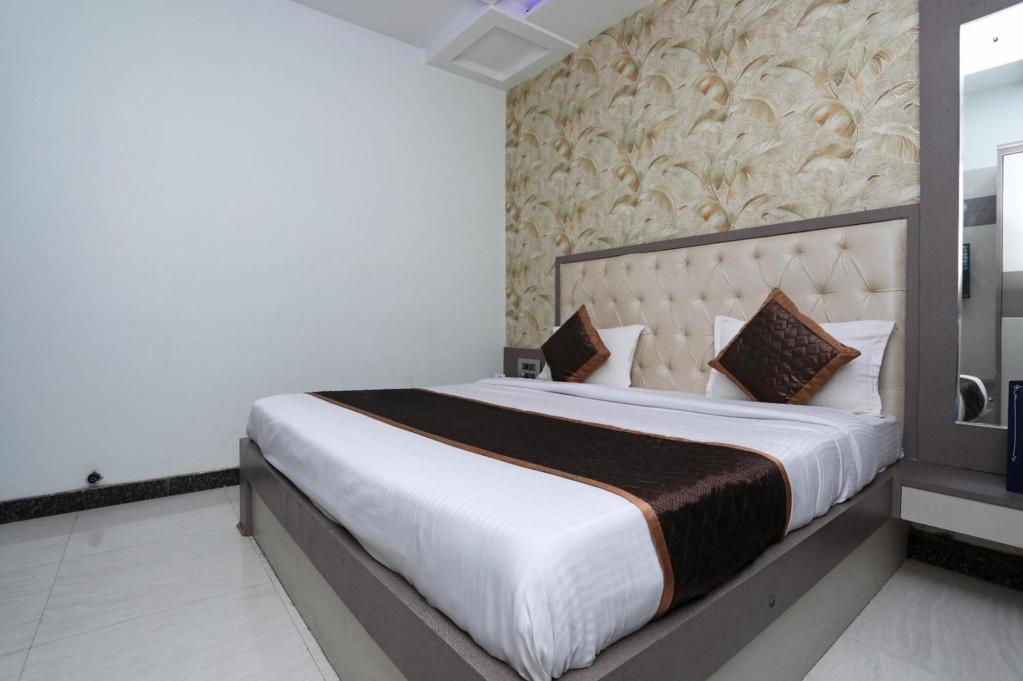 Oyo Hotel Vaishnavi Heritage Inn Агра Экстерьер фото